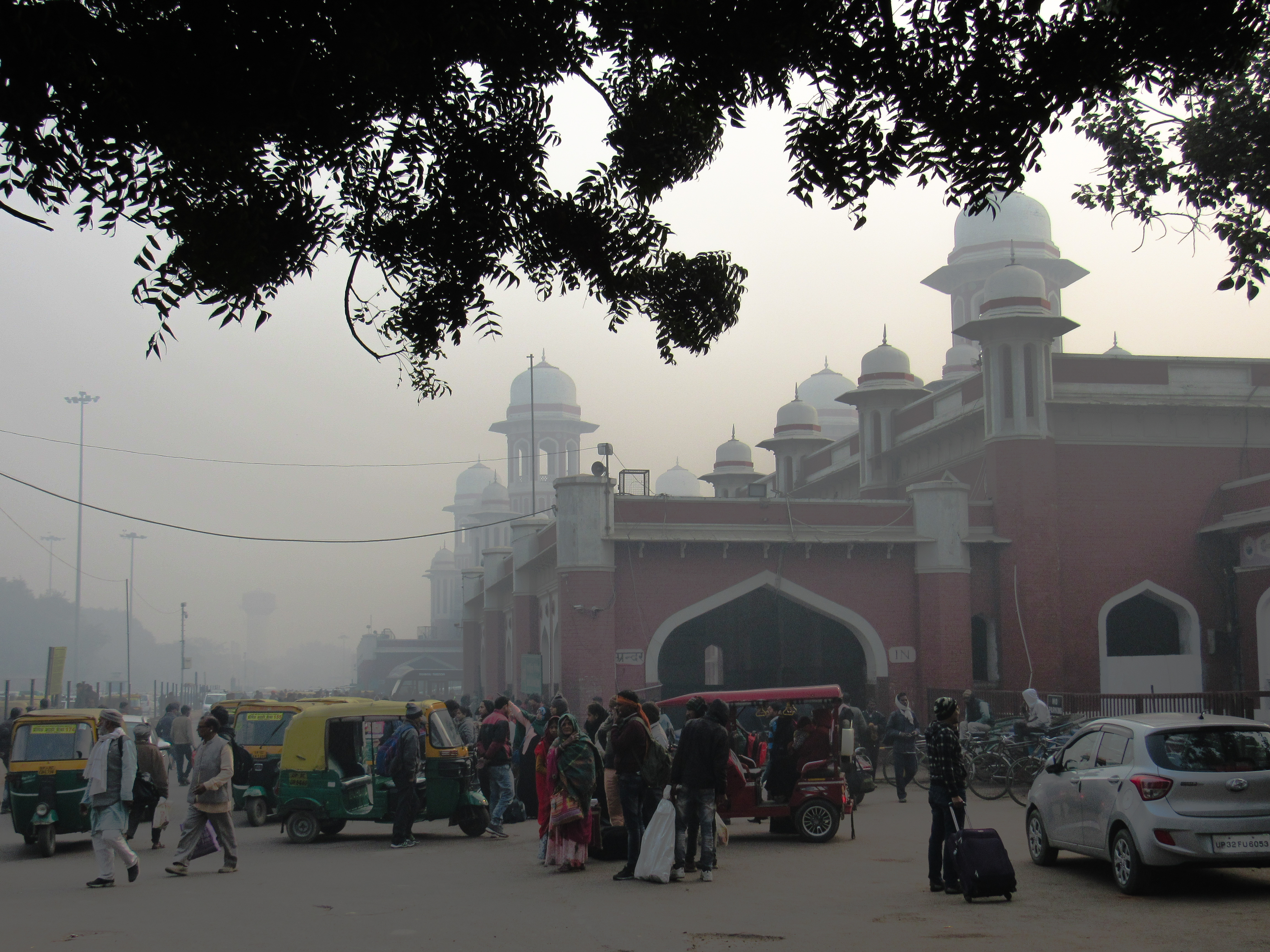 lucknow-charbagh-railway-station